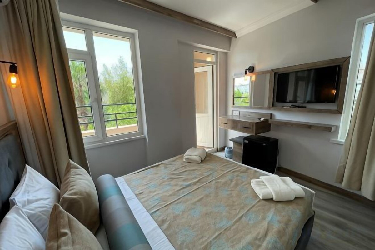 WiFi (free), bed sheets