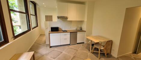 Coffee/tea maker, fridge, microwave, toaster