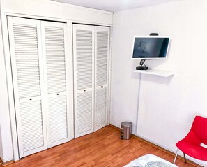 2 Schlafzimmer, Schreibtisch, Bügeleisen/Bügelbrett, kostenloses WLAN