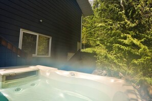 Tina de hidromasaje al aire libre