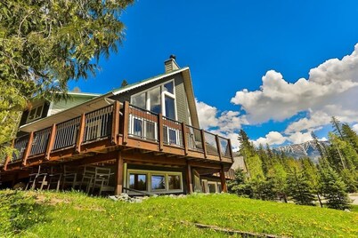 Bear's Den / Cool / Dog Friendly / Hot Tub Access