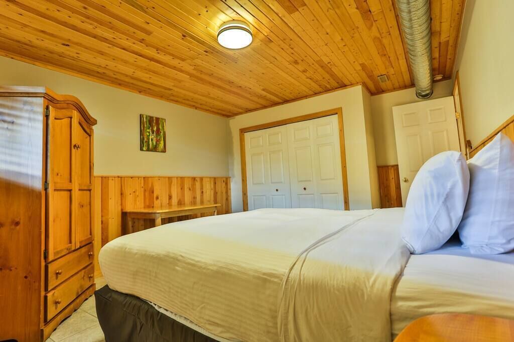 2 bedrooms, WiFi (free), bed sheets