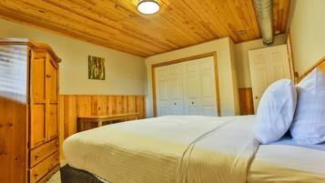 2 bedrooms, WiFi (free), bed sheets