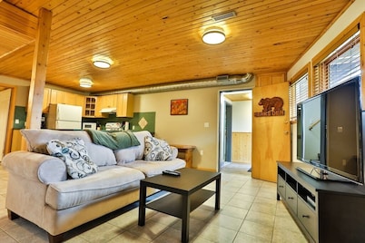 Bear's Den / Cool / Dog Friendly / Hot Tub Access