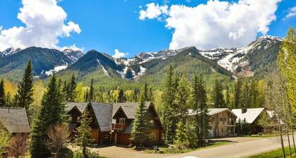 Pine Lodge / Updated / Top Floor / Hot Tub Access