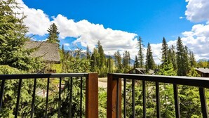 Property grounds - Pine Lodge / Updated / Top Floor / Hot Tub Access (Fernie)