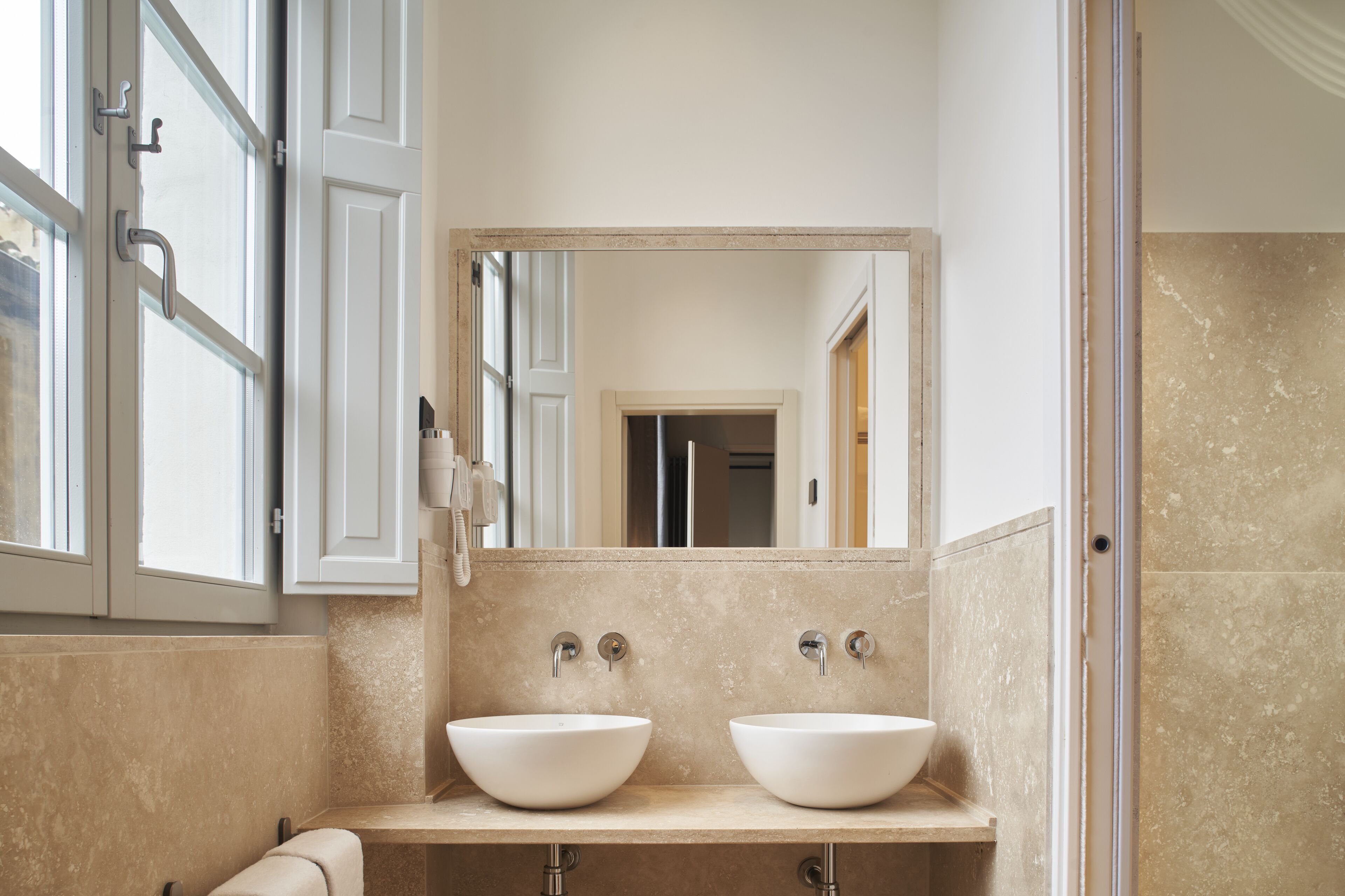 ห้องดีลักซ์ซิงเกิล | ห้องน้ำ | ฝักบัว, เรนชาวเวอร์, ของใช้ในห้องน้ำฟรี, ไดร์เป่าผม