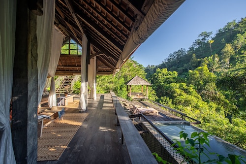 Buahan, A Banyan Tree Escape