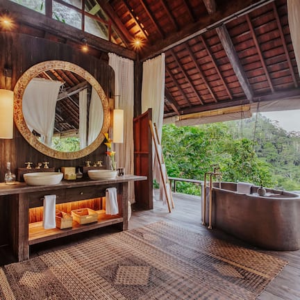 Separate tub and shower, deep soaking tub, rainfall showerhead