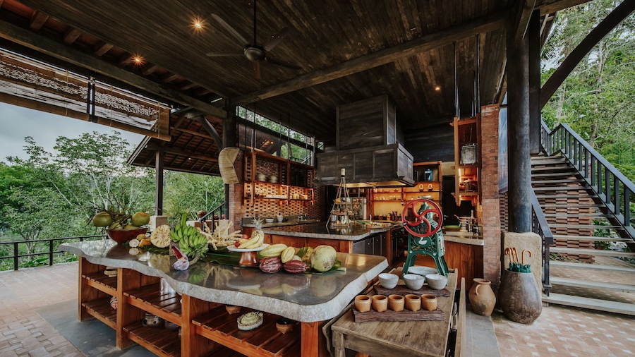 Buahan, A Banyan Tree Escape