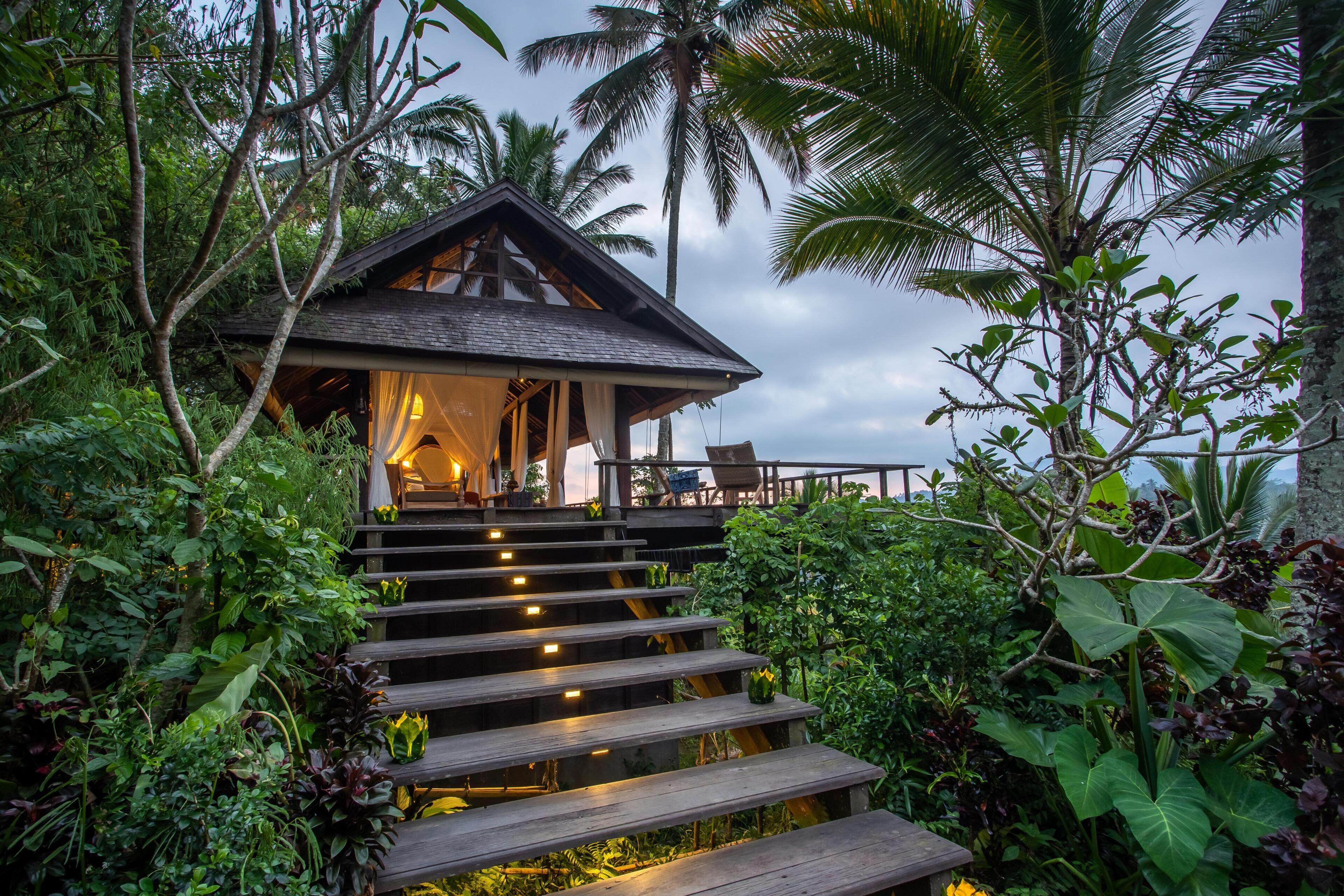 1 غرفة نوم وميني بار وخزنة داخل الغرفة وملاءات أسرّة