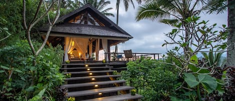 Buahan Valley Pool Bale | 1 bedroom, minibar, in-room safe, bed sheets