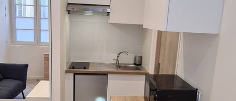 Fridge, microwave, coffee/tea maker, cookware/dishes/utensils