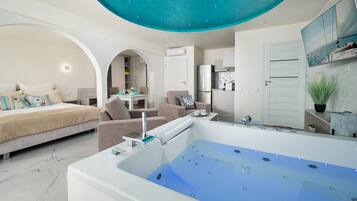 Presidential Studio Suite | Jetted bathtub
