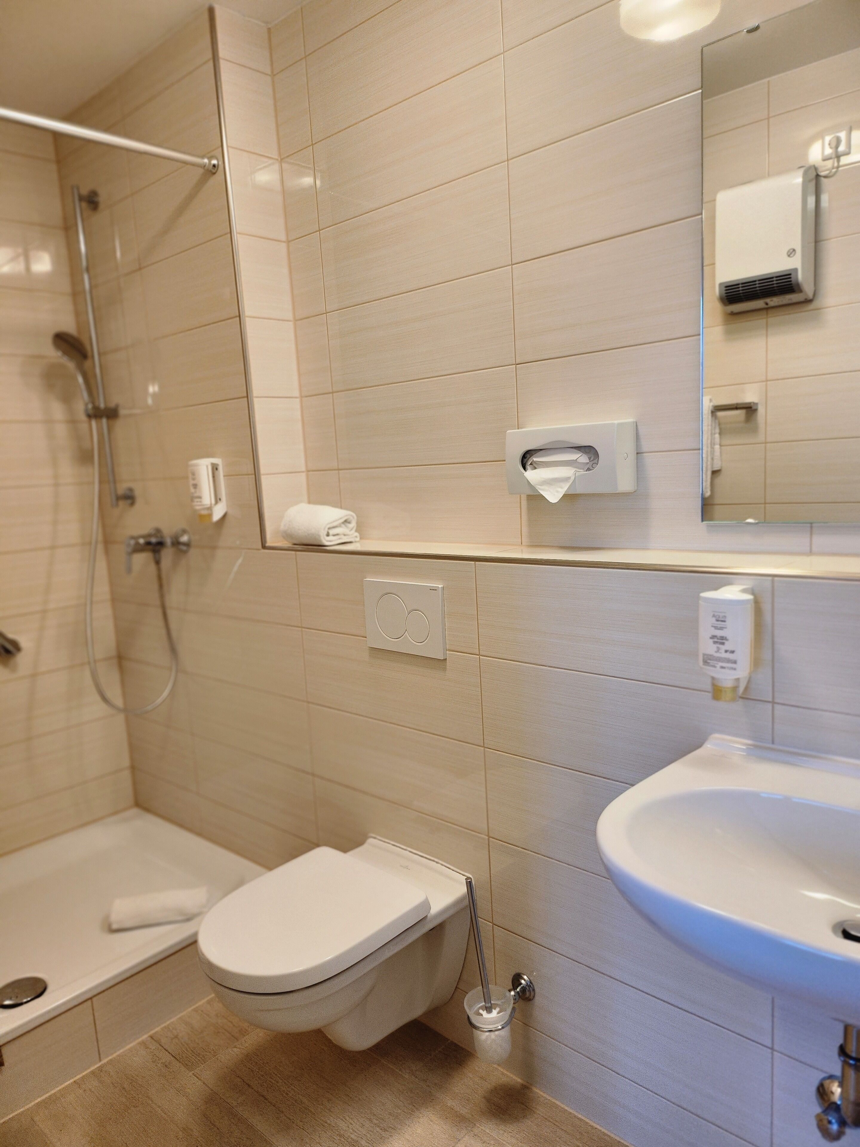 desk, laptop workspace, soundproofing, free wifi