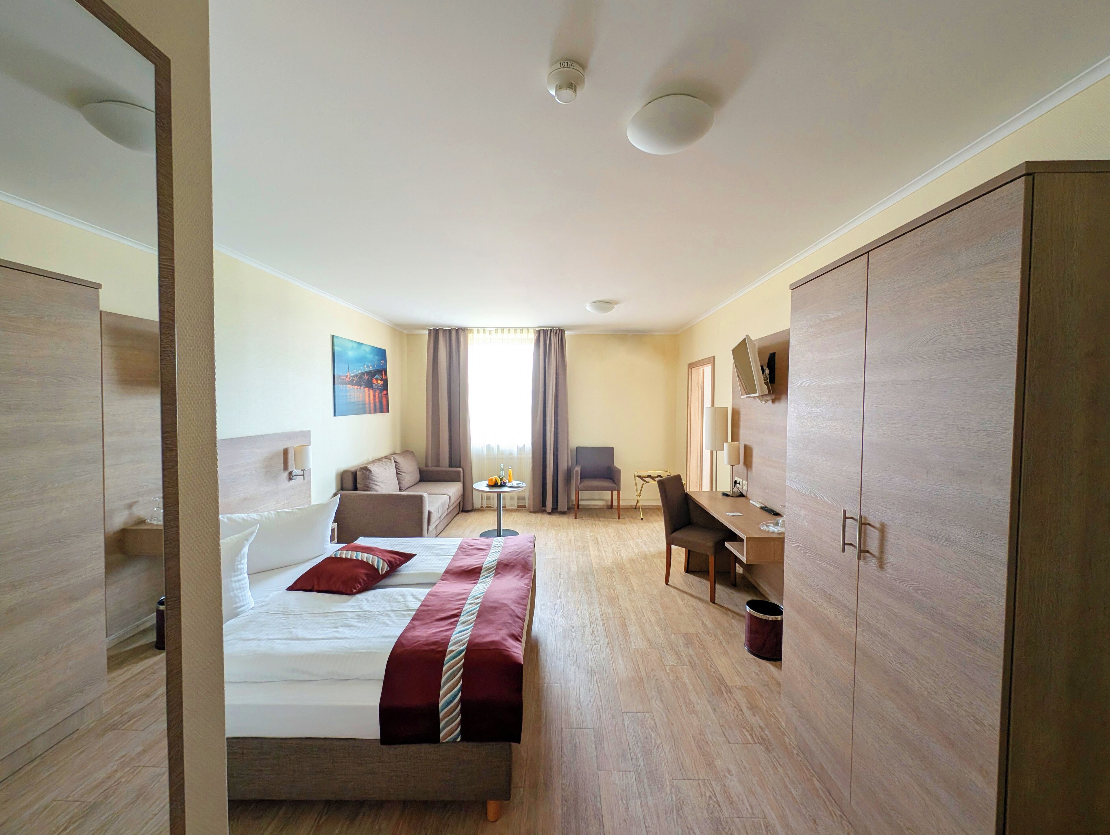 comfort double room | desk, laptop workspace, soundproofing, free wifi