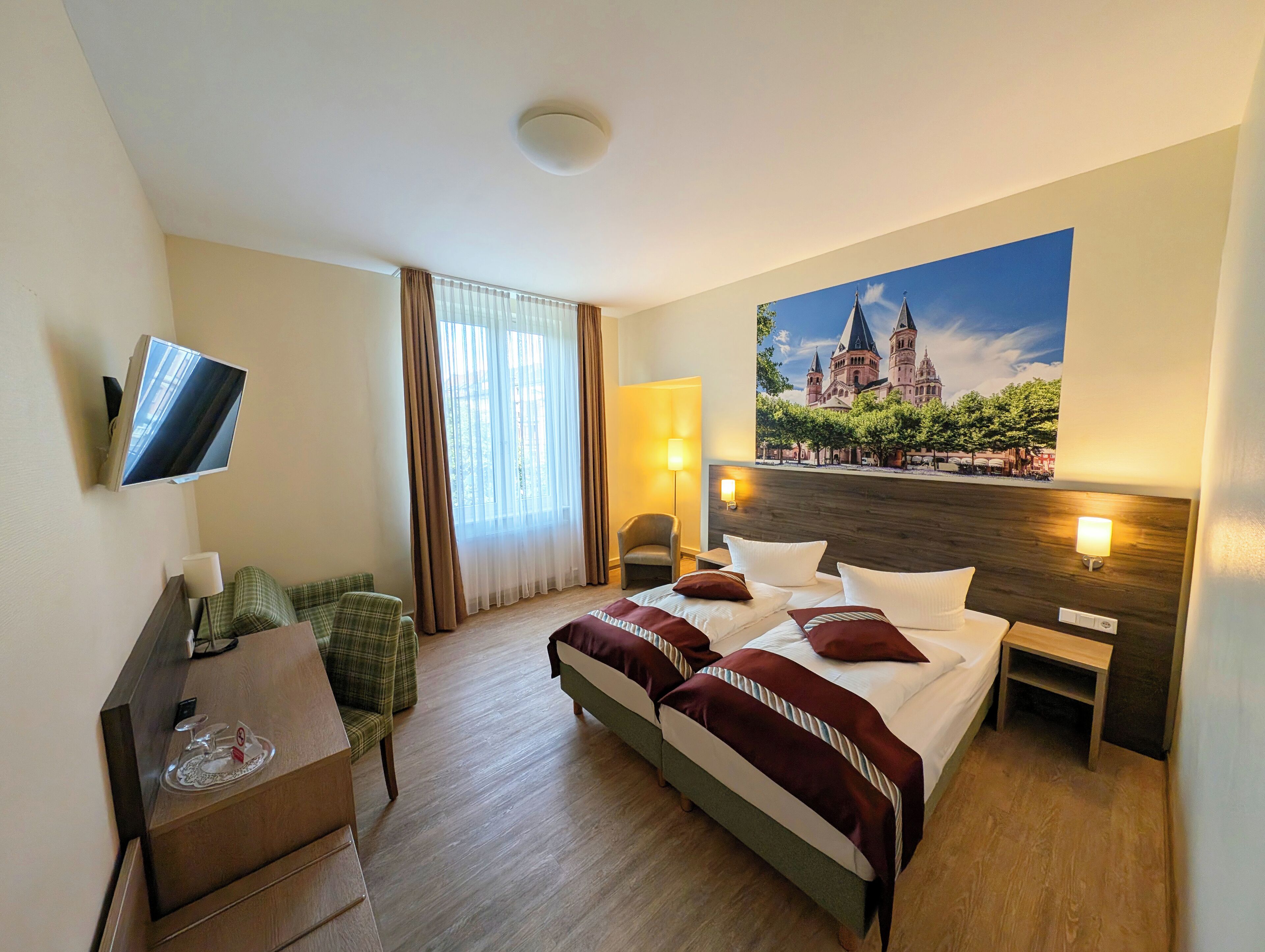 comfort double room | desk, laptop workspace, soundproofing, free wifi