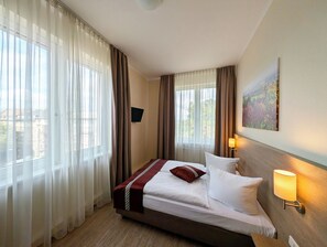 Habitació doble Comfort | Escriptori i espai de treball apte per a portàtils 