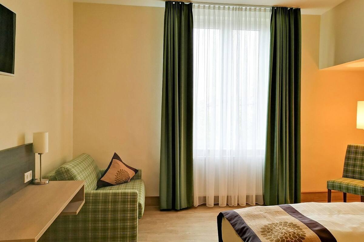 Desk, laptop workspace, soundproofing, free WiFi