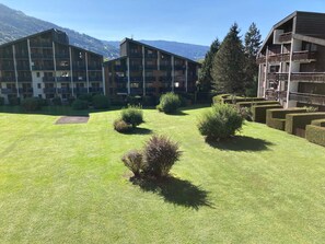 Property grounds - Modern studio with balcony and parking in Samoëns (Samoëns)