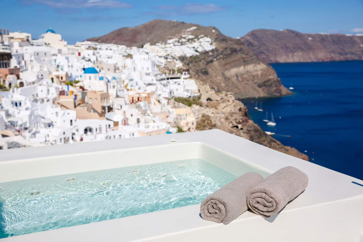 Private spa tub