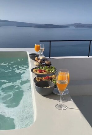 Daily cooked-to-order breakfast for a fee - Platis Residence Villa (Santorini)