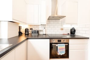 Réfrigérateur, four, plaque de cuisson, lave-vaisselle