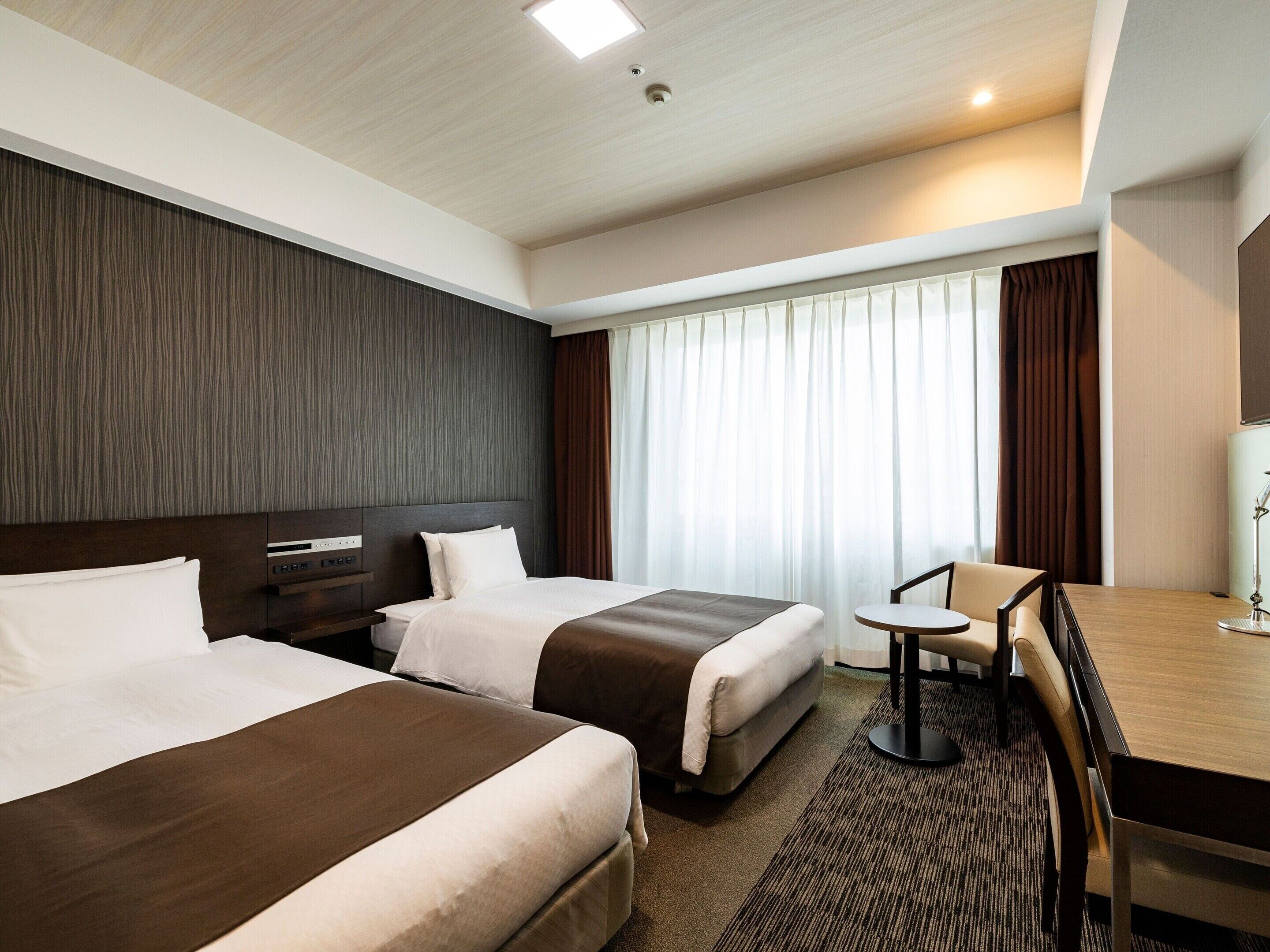 Standard Twin Room - Non-Smoking | Down duvets, desk, laptop workspace, blackout curtains