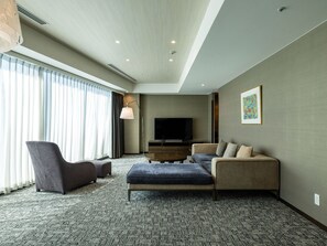 Deluxe Suite Room - Non-Smoking | Down duvets, desk, laptop workspace, blackout curtains - KOKO HOTEL Premier Hakata (Fukuoka)
