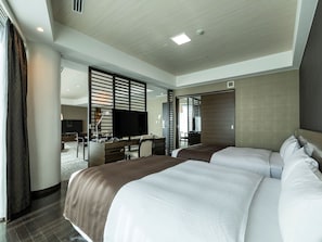 Suite Deluxe, non-fumeur | Couette en duvet, bureau, espace de travail pour ordinateurs portables
