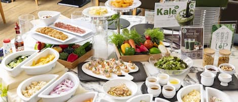 Daily buffet breakfast (JPY 2000 per person)