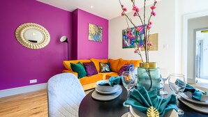Smart TV - Richmond Road by Tŷ SA (Cardiff)