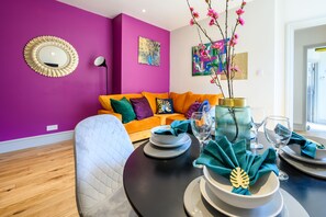 Smart TV - Richmond Road by Tŷ SA (Cardiff)