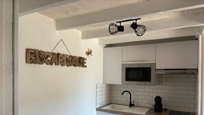 茶具/咖啡用具、冰箱、微波炉、烤箱