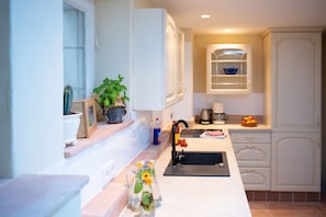 Réfrigérateur, four, plaque de cuisson, lave-vaisselle