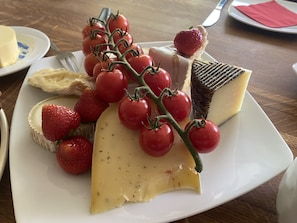 Petit déjeuner servi en supplément