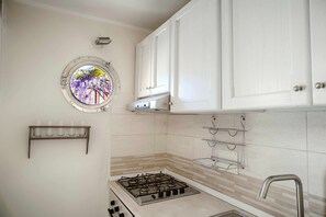 Fridge, oven, coffee/tea maker, cookware/dishes/utensils