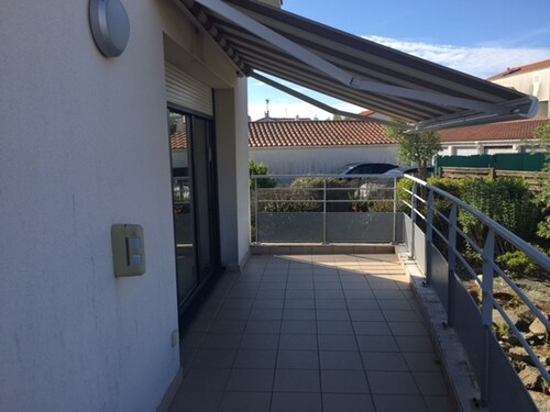 Charming Apartment with Parking Near Tanchet Beach, Les Sables-d'Olonne