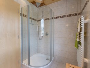 Bruser, hårtørrer, håndklæder, Toiletpapir