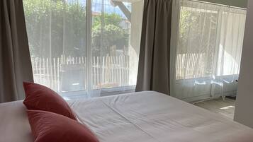 1 slaapkamer, een strijkplank/strijkijzer, wifi, beddengoed