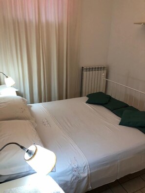 2 bedrooms, travel crib, free WiFi, bed sheets