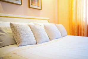 6 habitaciones, escritorio, tabla de planchar con plancha y wifi gratis 