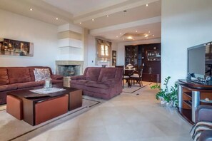 Smart TV, offices, printers - Villa Relax (Αδάμας)