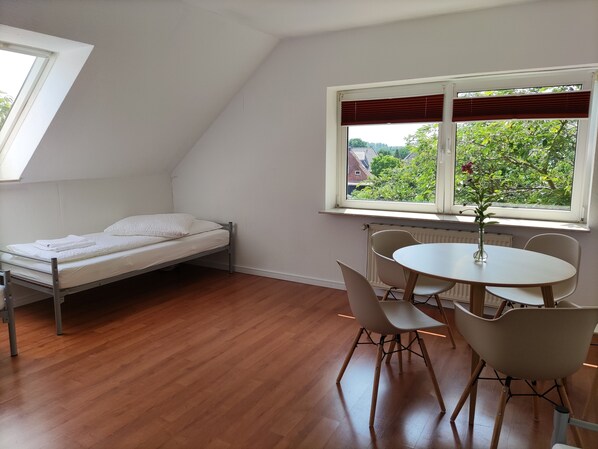 2 bedrooms, free WiFi, bed sheets - Ferienwohnung Family Basic in Kiel (Kiel)