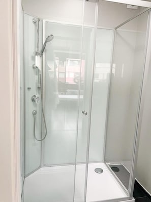City Apartment | Bathroom | Shower - PF Unterkunft (Pforzheim)