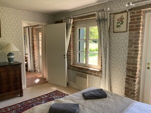 3 chambres, fer et planche à repasser, Wi-Fi gratuit