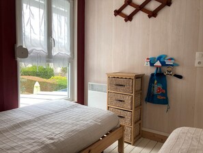 3 chambres, fer et planche à repasser, Wi-Fi gratuit