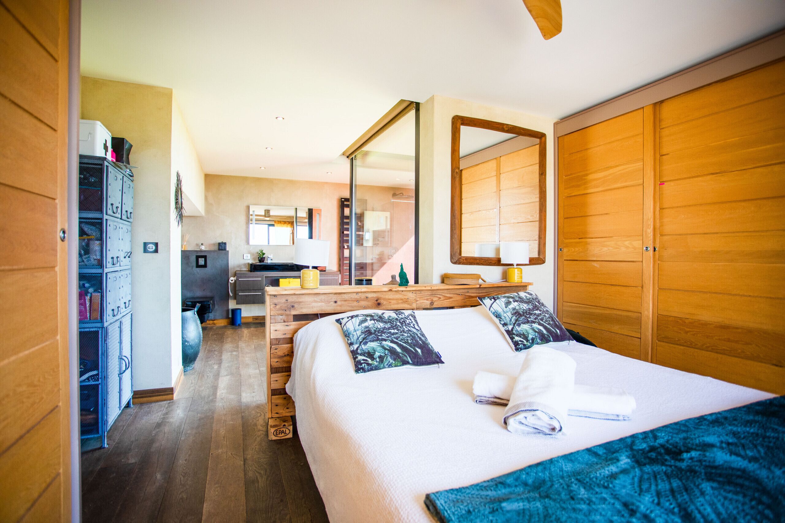 2 bedrooms, iron/ironing board, free WiFi, bed sheets