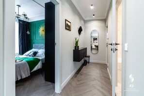 Apartamento exclusivo | Zona de estar | Televisión LED de 32 pulgadas con canales por cable, una televisión