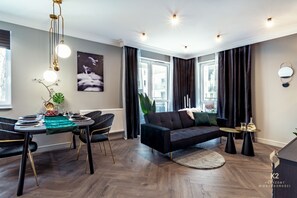 Exclusive-Apartment | Wohnzimmer | 32-Zoll-LED-Fernseher mit Kabelempfang, Fernseher